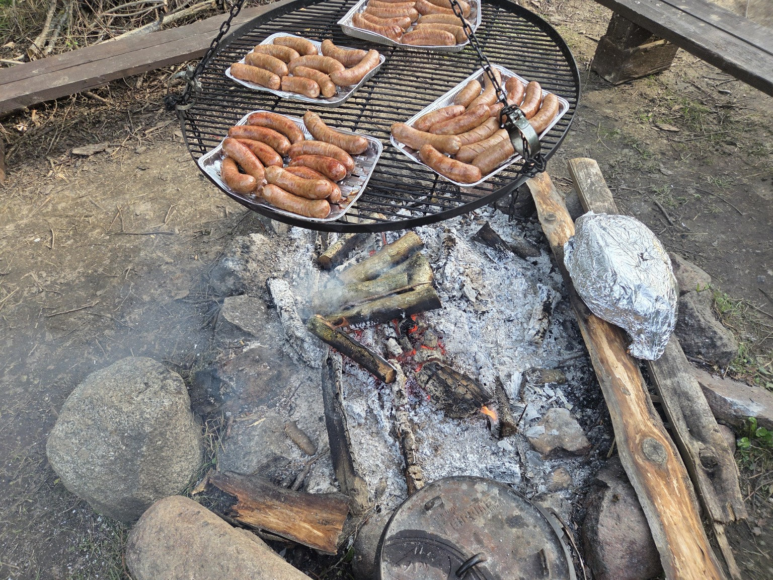 Bratwurst vom Feuer
